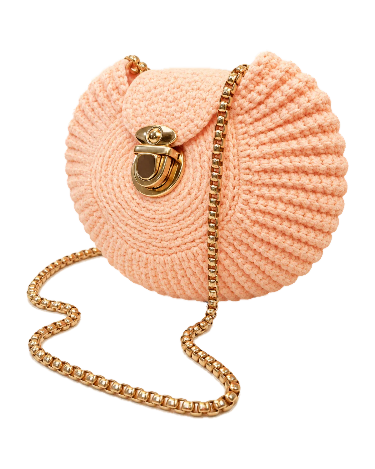 Peach crochet seashell bag with a gold clasp and gold chain strap